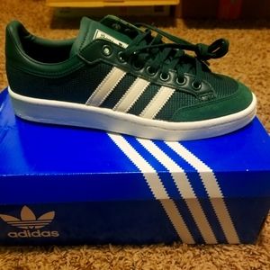 NWT Adidas Americana Low green. M6/W7.5